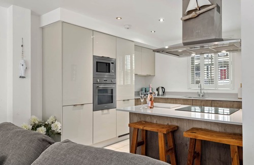 Saundersfoot House | Maes-Y-Berllan - Close to Village and Beach