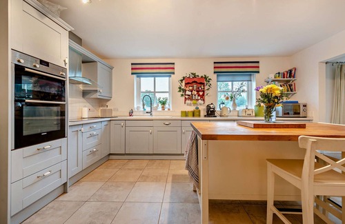 Amroth House | Maes Yr Haf - Five Bedroom House, Sleeps 12