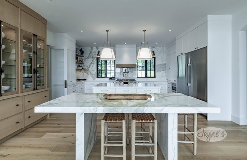 Shanty Bay Cottage | Magazine worthy 8 bed 7 bath cottage on Lake Simcoe! South Exposure!