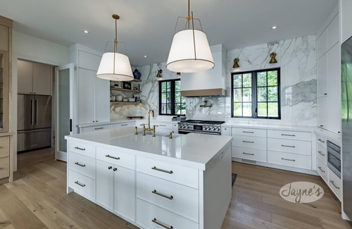Shanty Bay Cottage | Magazine worthy 8 bed 7 bath cottage on Lake Simcoe! South Exposure!