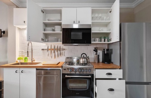 Fort Worth House | Magazine-Worthy Cowtown Bungalow. Pet-Friendly!