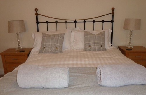 Cartmel Cottage | Maggie Puddle - nest - perfect for couples