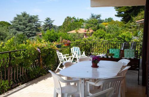 Trecastagni Apartment | MAGIA & EMOZIONI - Trecastagni- Falde ETNA Villa vista mare