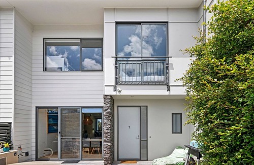 Torquay House | Magic Driftwood - A relaxing coastal getaway