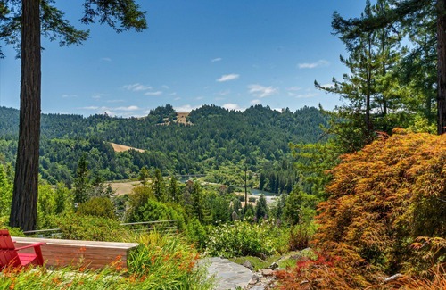 Cazadero House | Magic Madrone~Lovely & Warm Getaway w/Stunning Redwood Views! HotTub/WiFi