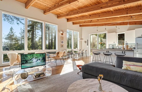 Cazadero House | Magic Madrone- Stunning & Comfy!Top of Redwoods!Astonishing Views!HotTub/WiFi
