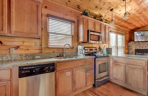 Hemlock Hills Cabin | Magic Moments II | Heart-Shaped Jacuzzi, Pool Table, Private Hot Tub!