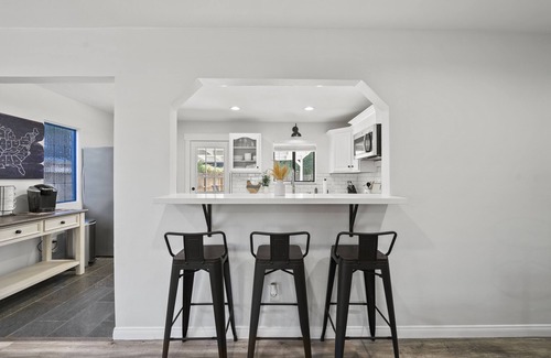 Newhall House | Magic Mountain 4 Bedroom 3 Bath Escape Modern Home