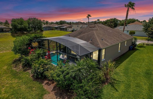 Villa Sorrento House | Magical 4Br/3ba gated home w/Pool & Spa near Tower Lake, Disney World, and Golf