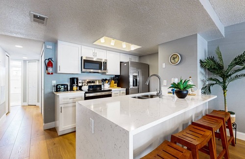 Royal Palm Bay Condo | Magical condo with playground, pool, hot tub, tennis courts, & washer/dryer