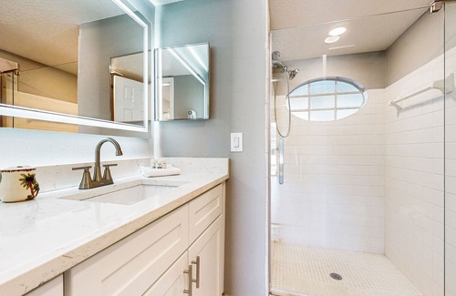 Royal Palm Bay Condo | Magical condo with playground, pool, hot tub, tennis courts, & washer/dryer