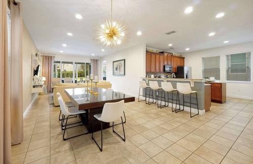 West Kissimmee House | Magical Getaway Near Disney I Pool and Fun Room