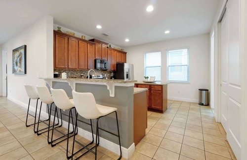 West Kissimmee House | Magical Getaway Near Disney I Pool and Fun Room