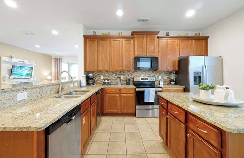 West Kissimmee House | Magical Getaway Near Disney I Pool and Fun Room