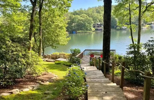 Lake Toxaway House | Magical Lakefront Cottage w/country club access