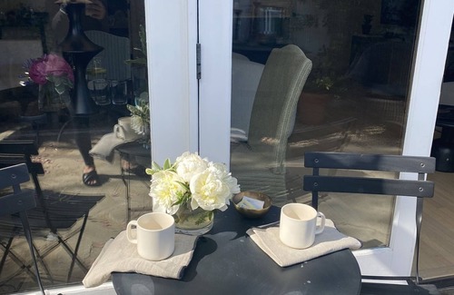 Pacific Palisades Cottage | Magical Palisades Village …walk to the Village and Ocean Bluffs