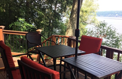 Northwest Ithaca House | MAGICAL, PRIVATE, FORESTED LAKEFRONT/SWEEPING LAKE VISTAS, EASY ACCESS IN ITHA