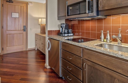 Cle Elum Condo | Magical River & Sunset Views, Fireplace, 5th Flr, Pool, HotTub, New Furnishings!
