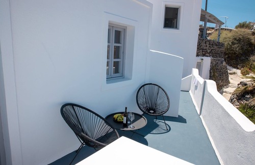 Finikia Villa | Magical Santorini Villa | 1 Bedroom | Honeymoon Suite | Beautiful Sea Views &.