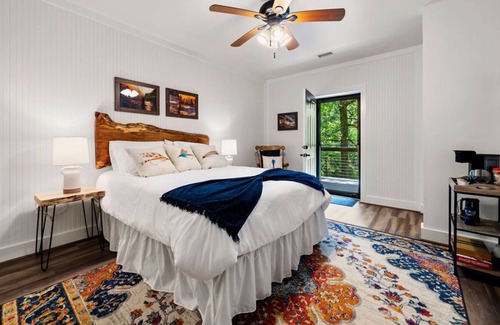 Dahlonega Cabin | Magical, Secluded Riverside Retreat in Winery Country! Sleeps 8.