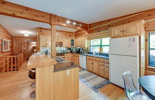 Franklin Cabin | Magical Smoky Mountain Cabin Rental w/Waterfall!