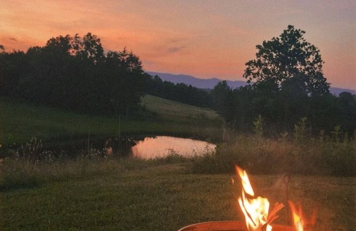 Luray Cabin | Magical-Upscale-Yurt-View-Private-Hot tub-Fire Pit-Near SNP & River