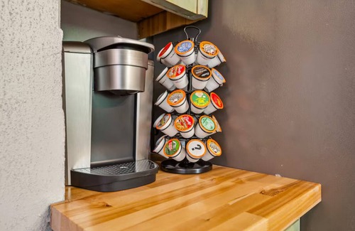 Eastside House | Magical Victorian Castle+Game Room & Spiral Stairsnn