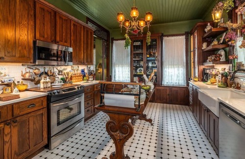Anna Apartment | Magical Victorian near hiking/wine trail