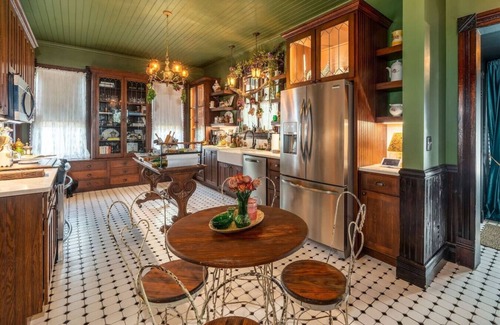 Anna Apartment | Magical Victorian near hiking/wine trail
