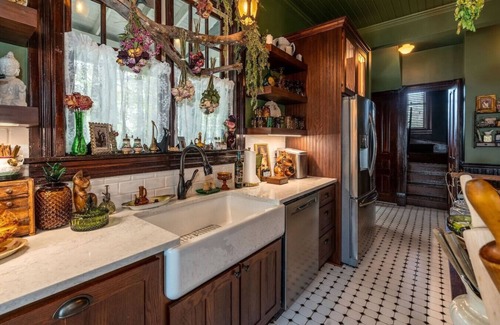 Anna Apartment | Magical Victorian near hiking/wine trail