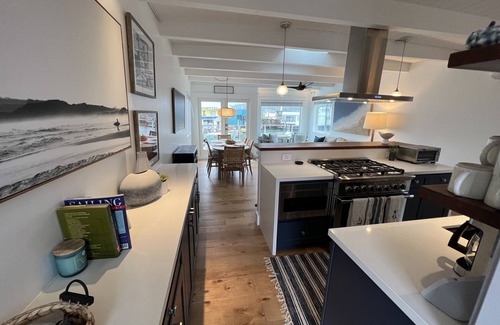 Marin City Boat Rental | Magical Views Floating Home. Modern Styling for a Dream Vacation in Sausalito