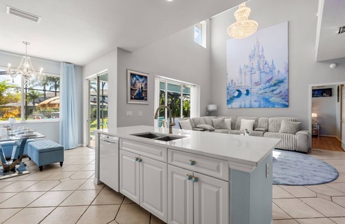 Sunset Lakes House | MagicalEverAfterRetreat Sleep17 Pvt Pool Game Rm
