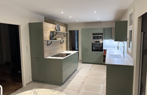 Saint-Paul-Trois-Chateaux Villa | Magnificent architect-designed pool house and large swimming pool in wooded grounds