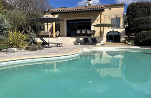 Saint-Quentin-la-Poterie Villa | Magnificent 10-person villa with lagoon pool and panoramic view.