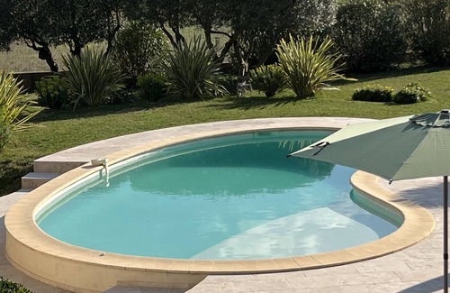 Saint-Quentin-la-Poterie Villa | Magnificent 10-person villa with lagoon pool and panoramic view.