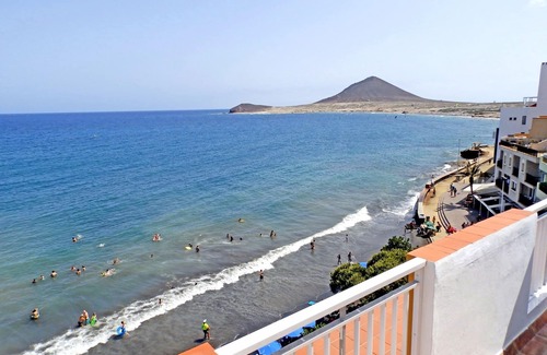 El Medano Apartment | Magnific Beachfront Penthouse in El Medano with wifi