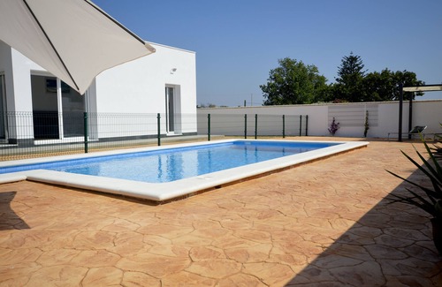 Conil de la Frontera Ski Chalet | MAGNIFICENT DESIGN VILLA WITH BIG EXCLUSIVE SWIMMING POOL AND GARDEN