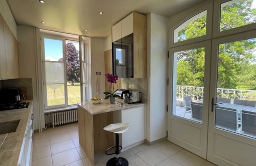 Huismes Other | Magnificent 18th-century château surrounded by 10 hectares of parkland in Chinon