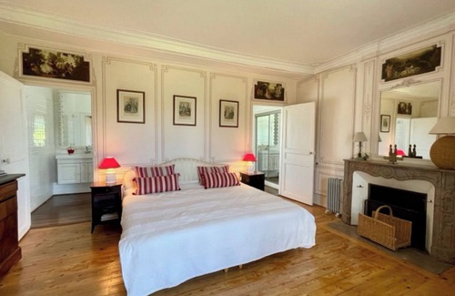 Huismes Other | Magnificent 18th-century château surrounded by 10 hectares of parkland in Chinon