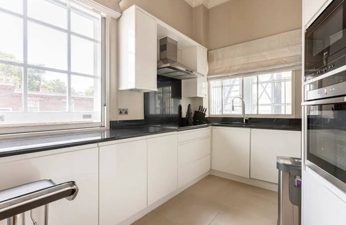Belgravia Apartment | Magnificent 2 Bed Grand Belgravia Apartment Overlooking Buckingham Palace