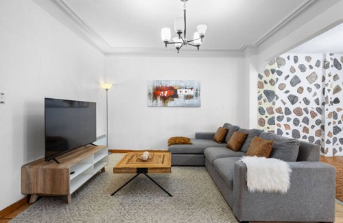 Plateau Mont Royal Apartment | Magnificent 4BR in Downtown Mont-Royal
