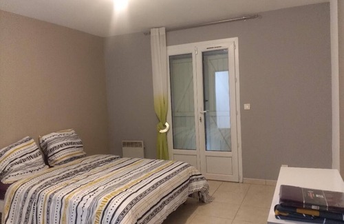 Carces Villa | MAGNIFICENT 5-BEDROOM VILLA WITH SWIMMING POOL