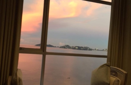 Club Deportivo Condo | Magnificent Acapulco Beachfront Penthouse