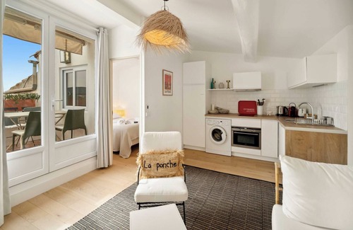 Old Town Apartment | Magnificent apartment - AC- 2BR- Saint-Tropez
