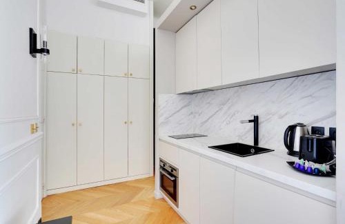 Faubourg-du-Roule Apartment | Magnificent apartment -1BR-4P- Champs-Élysées