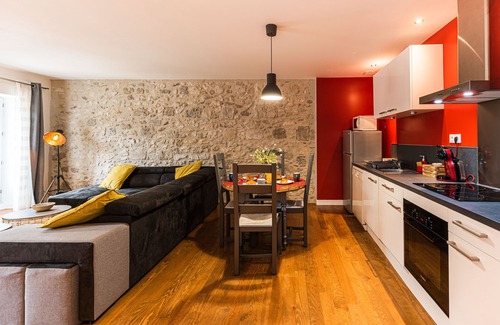 Nerac Apartment | Magnificent apartment facing the Château Henri IV