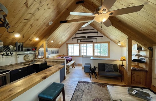 Fort Collins House | Magnificent Barn House nestled peacefully in Buckhorn Valley!