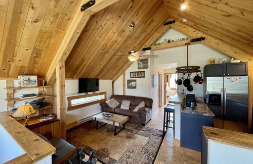 Fort Collins House | Magnificent Barn House nestled peacefully in Buckhorn Valley!