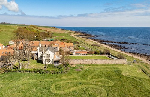 Anstruther Cottage | Magnificent Beach Front House - sleeping 10 in five bedrooms