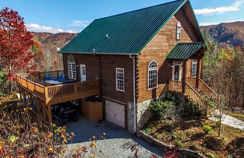 Yadkin Valley Cabin | Magnificent Cabin: Summit at Blue Ridge